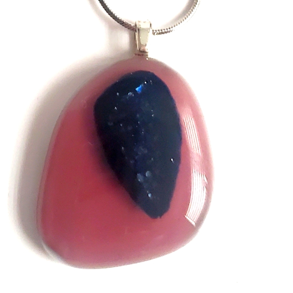 Milky Rose Cabachon Stone & Speckled Black Agate Inlay 18K GP White Gold Chain